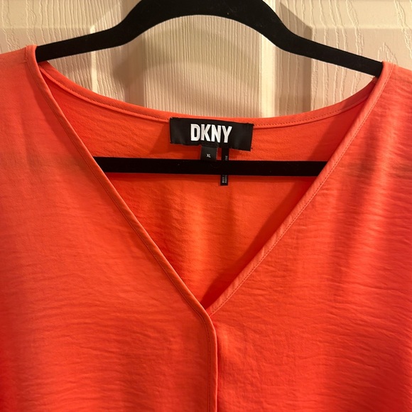🔥DKNY🔥Persimmon V-Neck blouse, short sleeves, could be considered elbow length - Picture 7 of 12